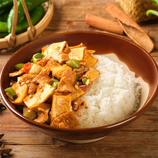 香干炒肉盖码饭 Stir-fried Pork with Dried Tofu GAIMA Rice Bowl